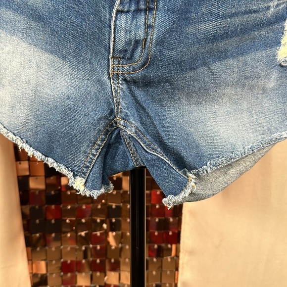 Vero Moda Medium Wash Blue Denim Jean Shorts w Raw Hem & Distressing Waist 18” - Picture 14 of 14